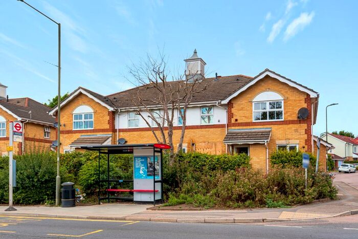 2 Bedroom Maisonette To Rent In Boardman Close, Barnet, EN5