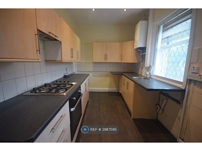 3 Bedroom Terraced House To Rent In Lilian St, Bradford, BD4