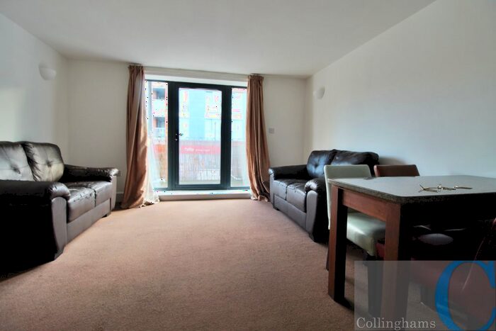 3 Bedroom Flat To Rent In Clapham Road, London, SW9