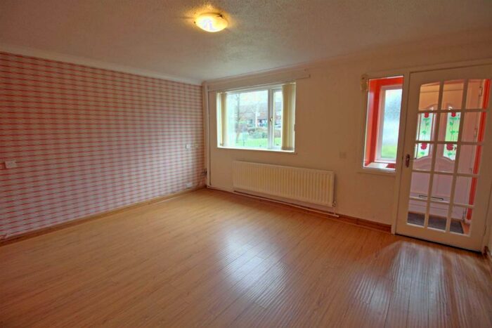 3 Bedroom Town House To Rent In Cleves Court, Heywood, OL10