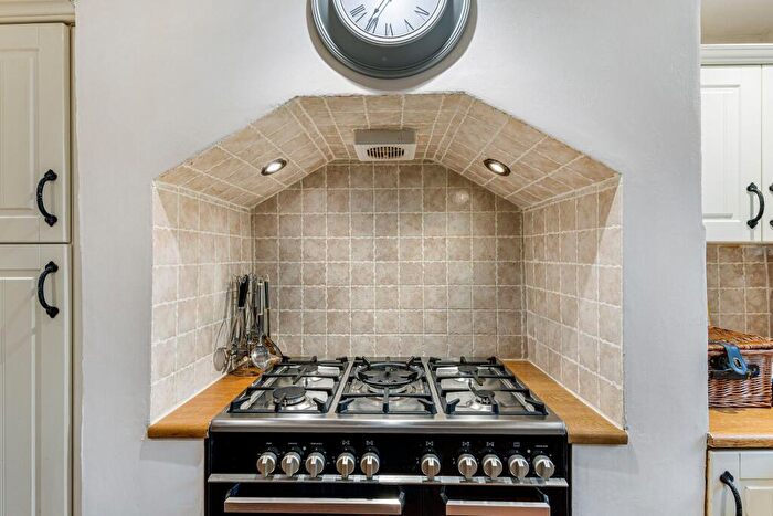 2 Bedroom Cottage For Sale In Blackburn Road, Bolton, BL7