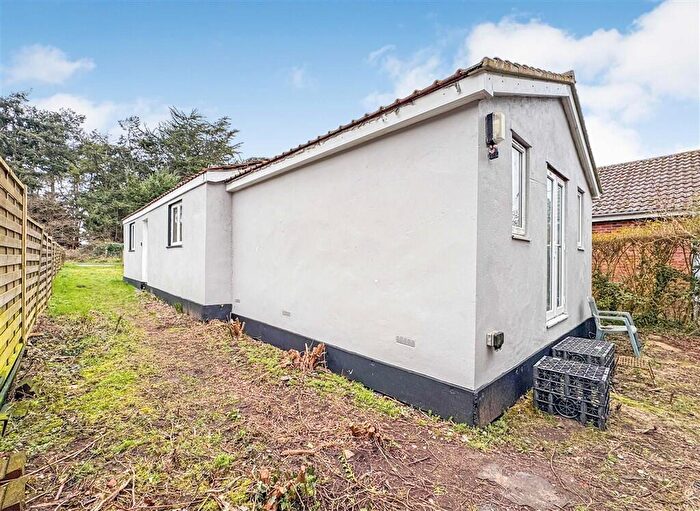 4 Bedroom Detached Bungalow For Sale In Aldeburgh Road, Aldringham, Leiston, IP16