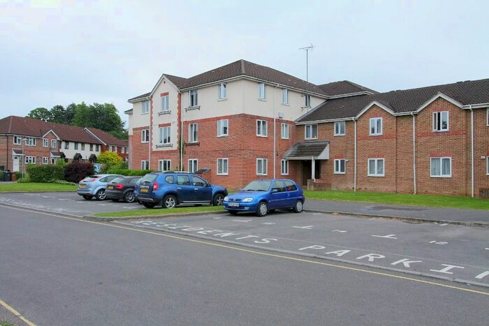 2 Bedroom Flat To Rent In Walled Meadow, Andover, SP10