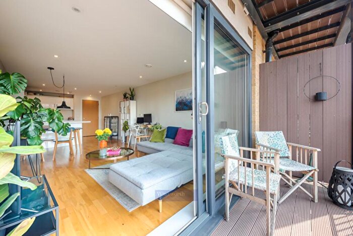 2 Bedroom Flat To Rent In Camberwell New Road, SE5