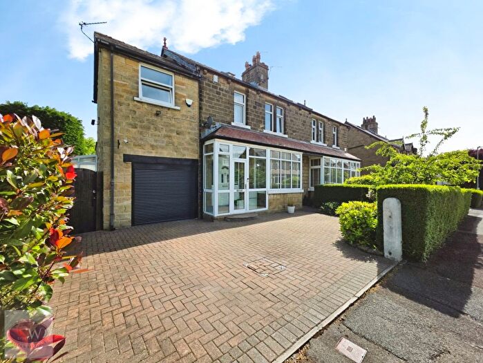 4 Bedroom Semi-Detached House For Sale In West Avenue, Baildon, BD17