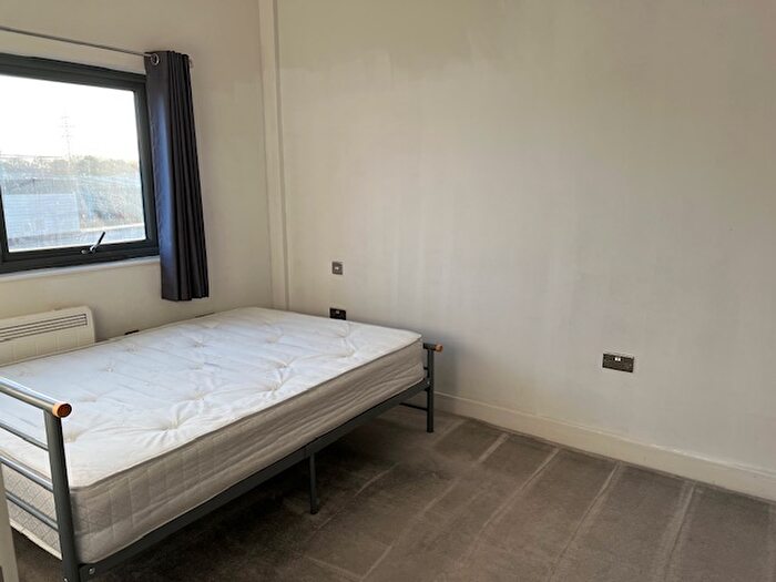 1 Bedroom Flat To Rent In Molly Millars Lane, Wokingham, RG41