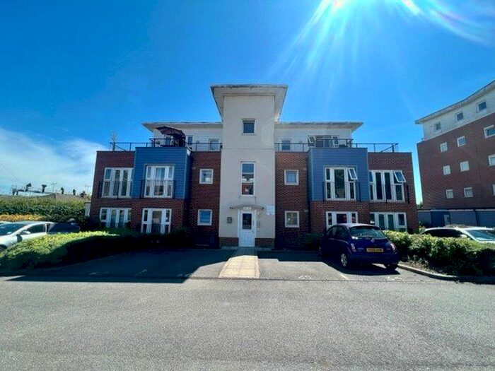 2 Bedroom Flat To Rent In Alexander Square, Eastleigh, Hampshire, SO50