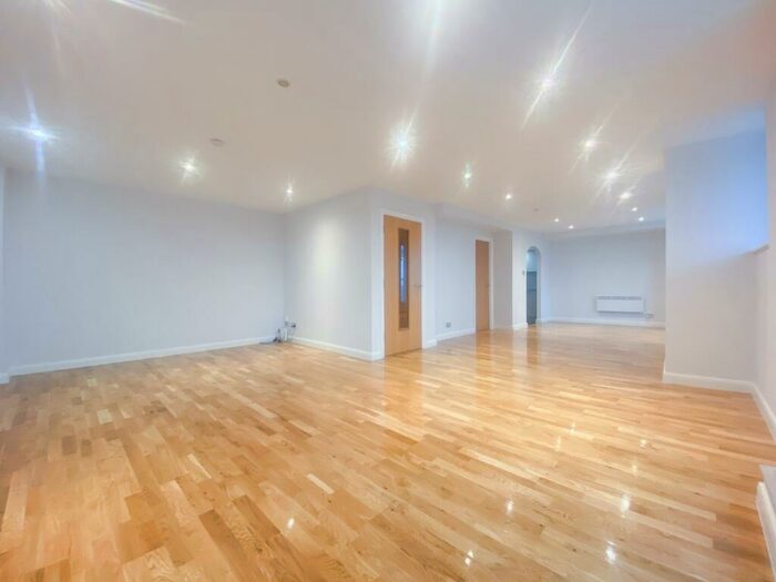 2 Bedroom Flat To Rent In Sydney Road, Enfield, EN2