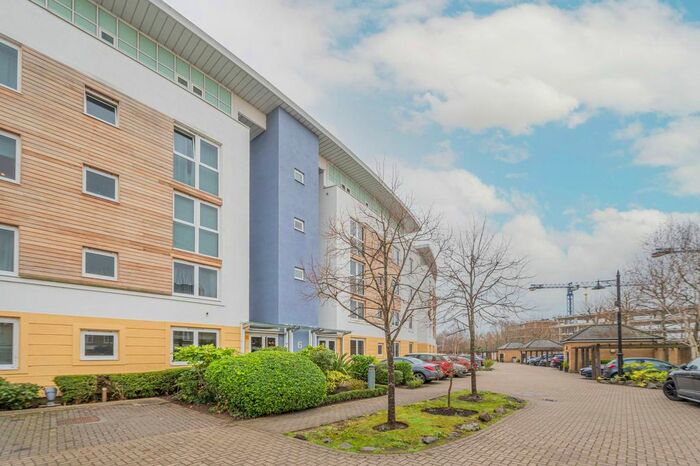 2 Bedroom Flat For Sale In Creswell Drive, Park Langley, Beckenham, BR3