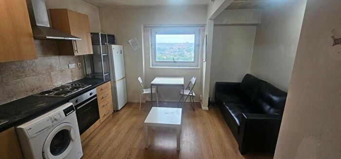 3 Bedroom Flat To Rent In Lovell Park Heights, Leeds, West Yorkshire, LS7