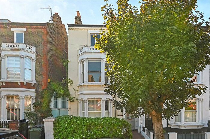 2 Bedroom Flat For Sale In Elms Road, London, SW4
