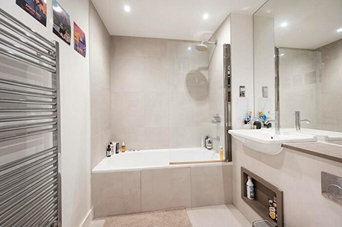 1 Bedroom Flat To Rent In Sirus House, Tower Hamlets, London, E1