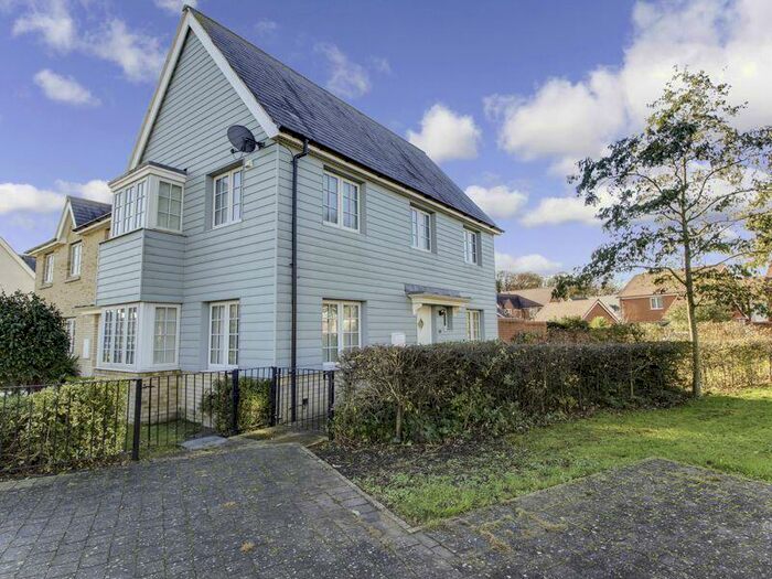 3 Bedroom Semi-Detached House To Rent In Hogsden Leys, Loves Farm, St. Neots, PE19