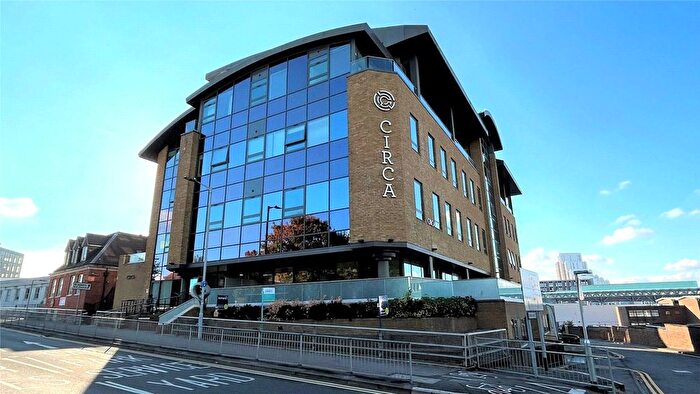 1 Bedroom Flat For Sale In The Ring, Bracknell, Berkshire, RG12