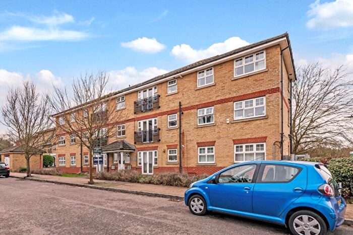 2 Bedroom Flat For Sale In Osier Crescent, London, N10