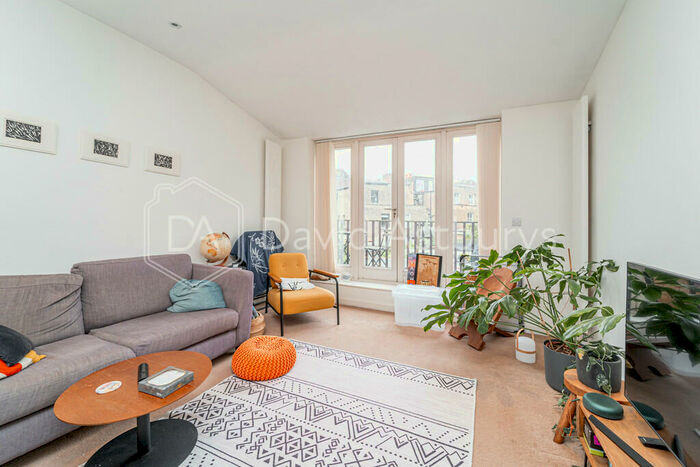 2 Bedroom Apartment To Rent In Ferme Park Road, London, N4