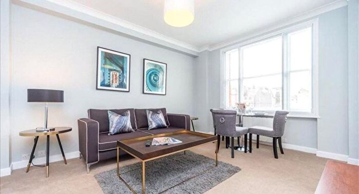 1 Bedroom Flat To Rent In Hill Street, Mayfair, London, W1J