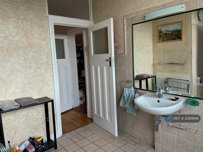 5 Bedroom Flat To Rent In Clarendon Court, London, NW2