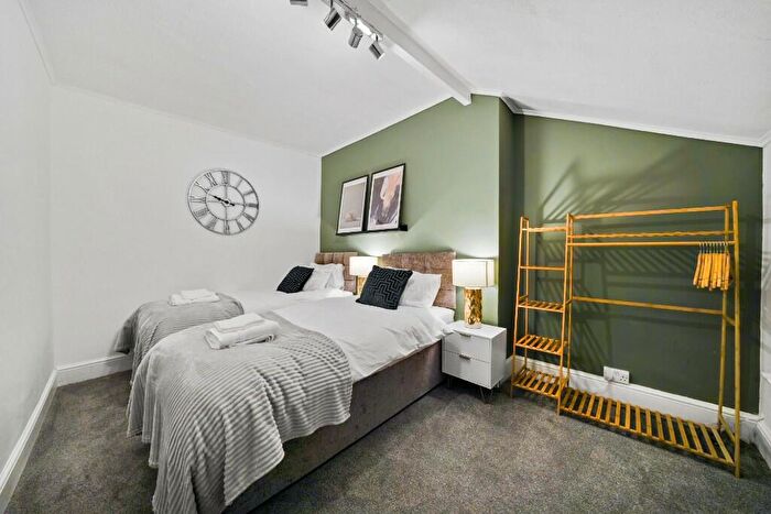 5 Bedroom House To Rent In Adams Avenue, Northampton, Northamptonshire, NN1