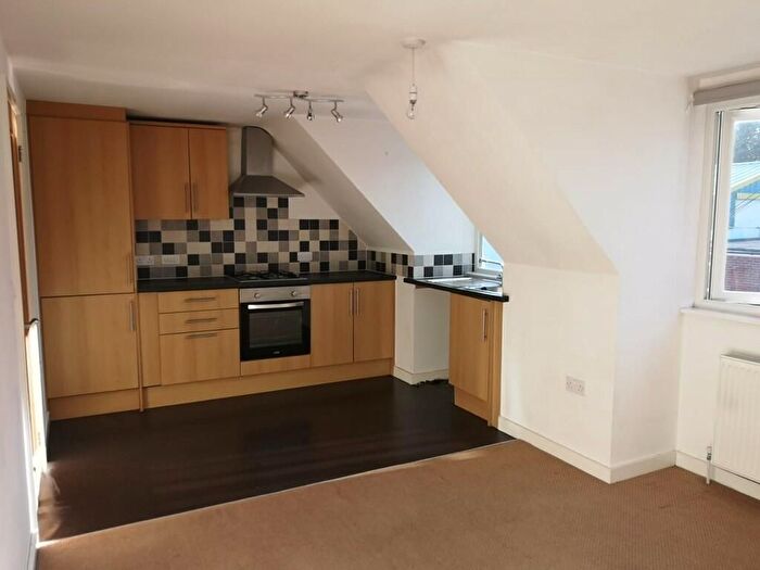2 Bedroom Flat To Rent In Bursledon Road, Hedge End, Southampton, SO30