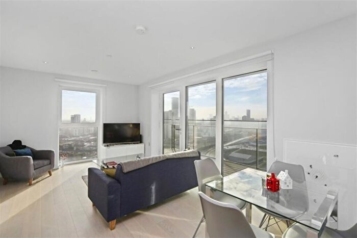2 Bedroom Flat To Rent In Glasshouse Gardens, Cassia Point, Stratford, E20