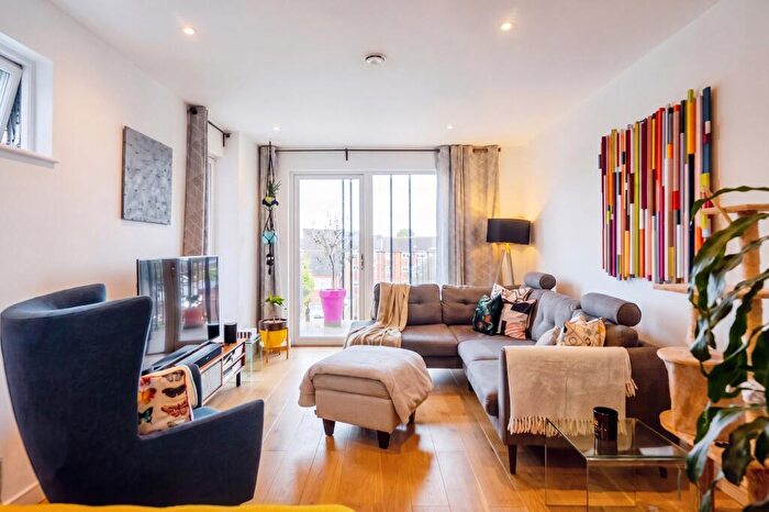 3 Bedroom Flat For Sale In Leyton Road, London, E15
