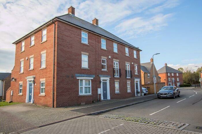 4 Bedroom Terraced House To Rent In Cae Canol, Penarth, CF64