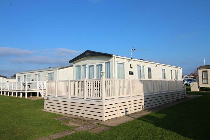 3 Bedroom Park Home For Sale In Chewton Sounds, Naish Estate, Barton On Sea, Hampshire, BH25