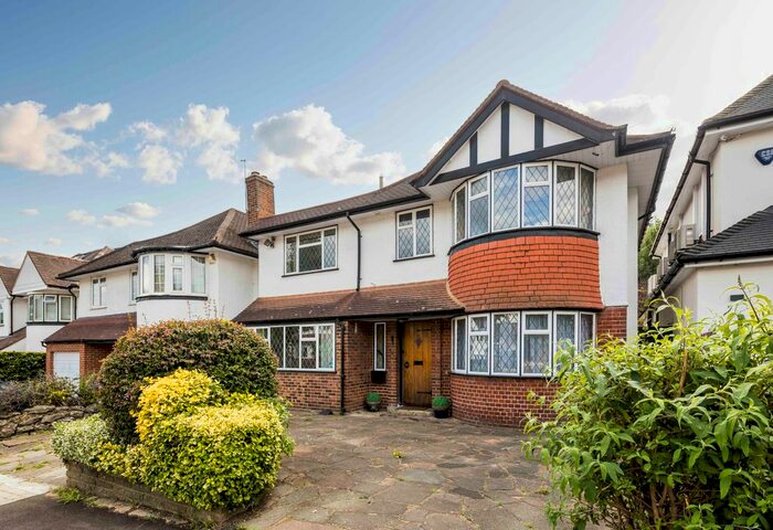 4 Bedroom Detached House To Rent In Uphill Grove, Mill Hill, NW7