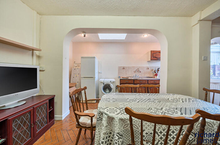 3 Bedroom Terraced House For Sale In Beatrice Street, Gorse Hill, Swindon, SN2