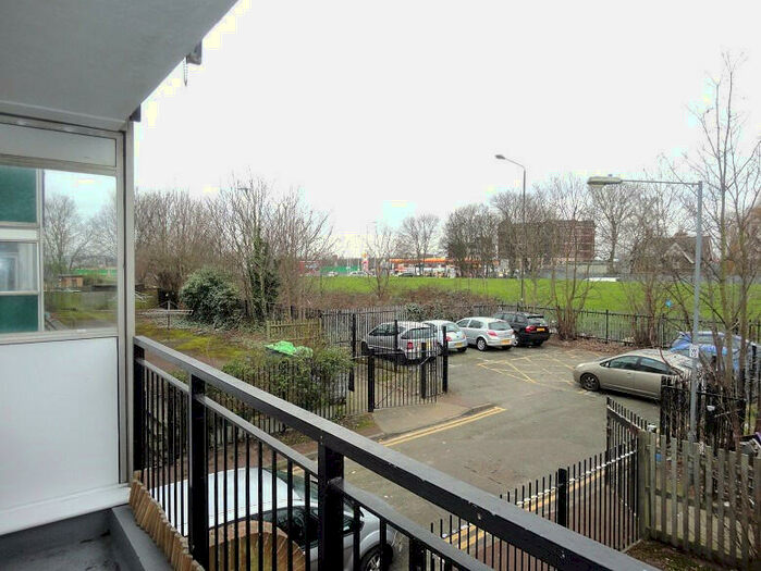 2 Bedroom Flat To Rent In Two Bed Flat, Whiting Avenue, Barking, IG11