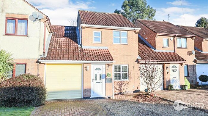3 Bedroom Link Detached House For Sale In Woodbank, Burbage, Hinckley, LE10