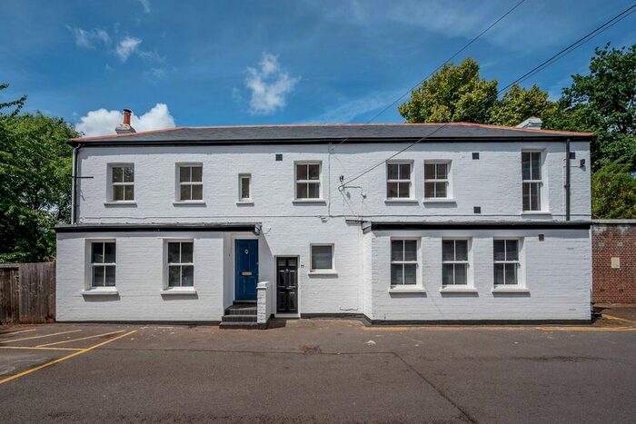 2 Bedroom Flat To Rent In Cambridge Park, Twickenham, TW1