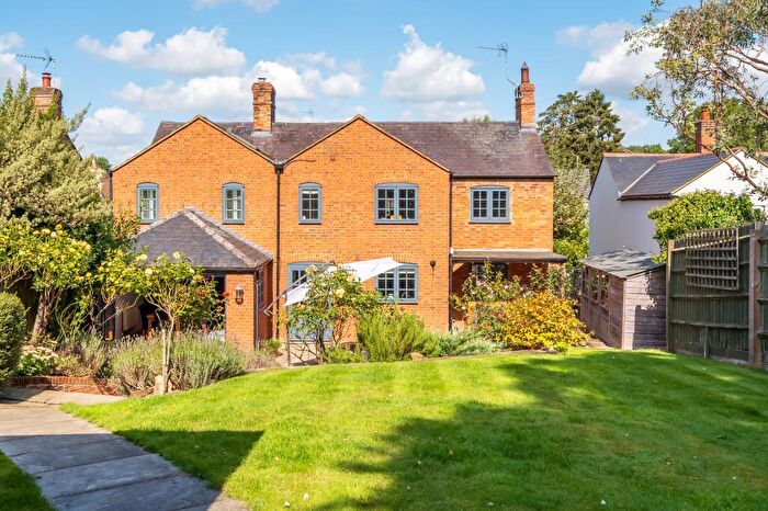 4 Bedroom Detached House For Sale In Gawcott, Buckinghamshire, MK18