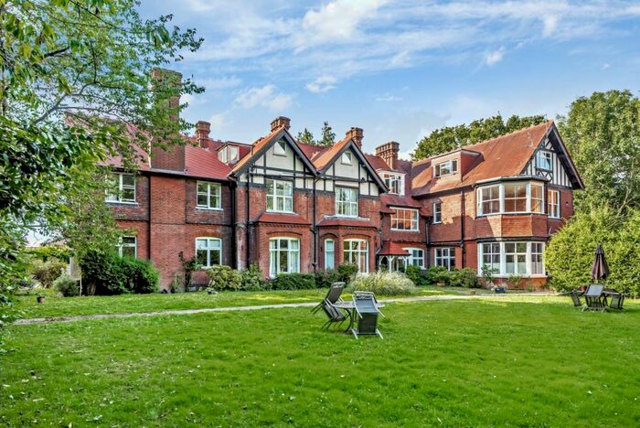 2 Bedroom Flat To Rent In Lovibonds Avenue Locksbottom, BR6