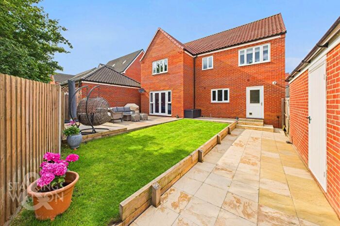 4 Bedroom Detached House For Sale In Shreeve Road, Blofield, Norwich, NR13