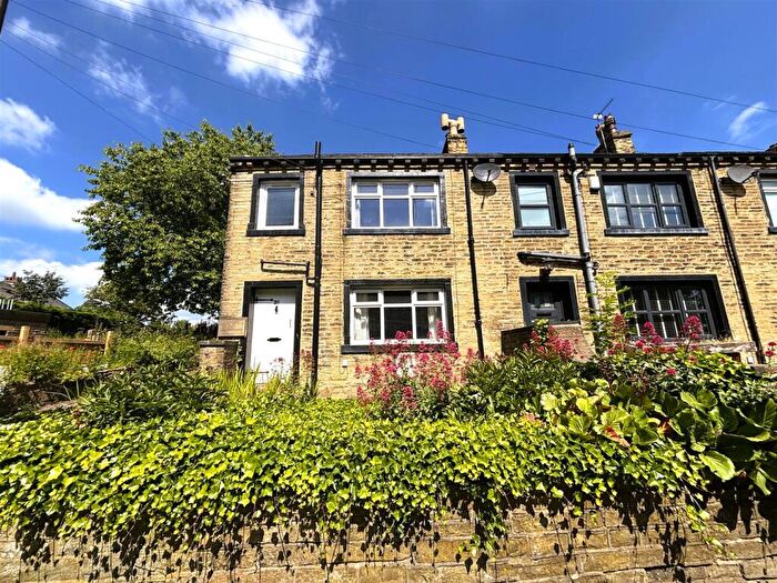 2 Bedroom End Of Terrace House For Sale In Wade House Road, Halifax, HX3