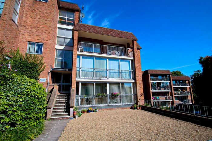 2 Bedroom Flat To Rent In West Mount, Guildford, GU2