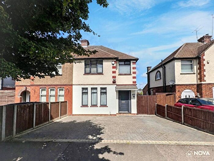 3 Bedroom Semi Detached House For Sale In Roman Road, Luton, LU4