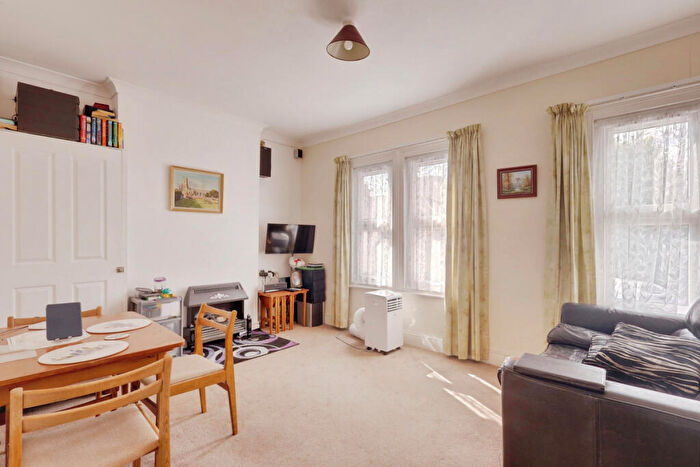 1 Bedroom Apartment For Sale In North Road, Westcliff-on-Sea, SS0