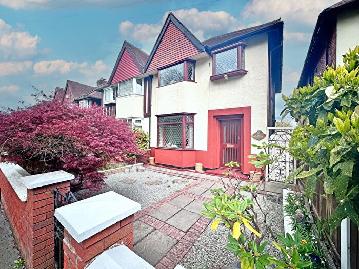 3 Bedroom Semi-Detached House For Sale In Victoria Road, Tipton, DY4