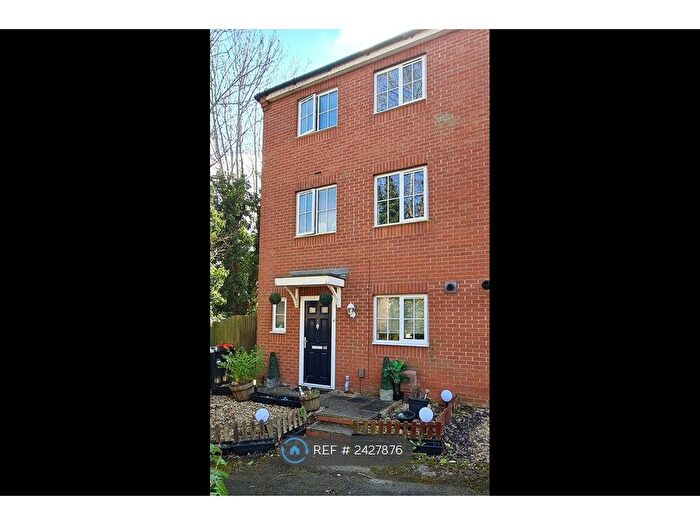 6 Bedroom End Of Terrace House To Rent In Downing Close, Milton Keynes, MK3