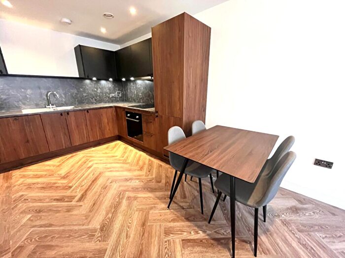 2 Bedroom Apartment To Rent In Gun Smith House, B4