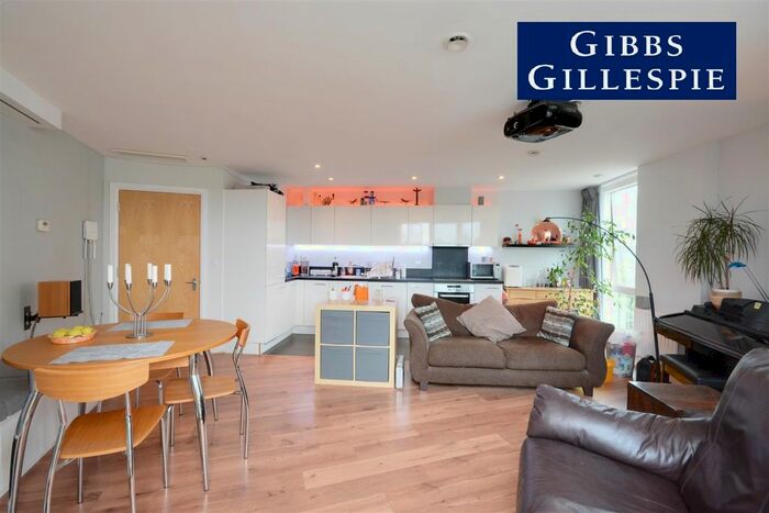 2 Bedroom Flat To Rent In Beecham House, Great West Quarter, Brentford, TW8