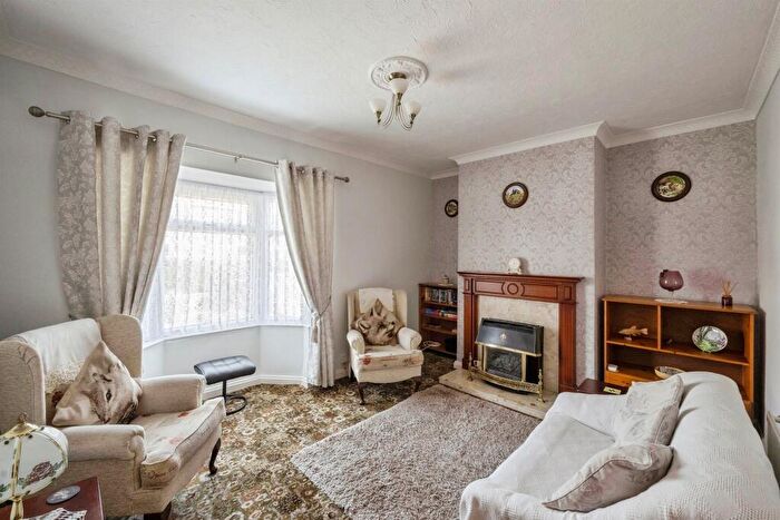 2 Bedroom Detached Bungalow For Sale In Kirton Lane, Thorne, Doncaster, DN8