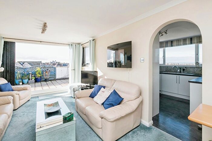 2 Bedroom Flat For Sale In Clifford Road, Bexhill-On-Sea, TN40