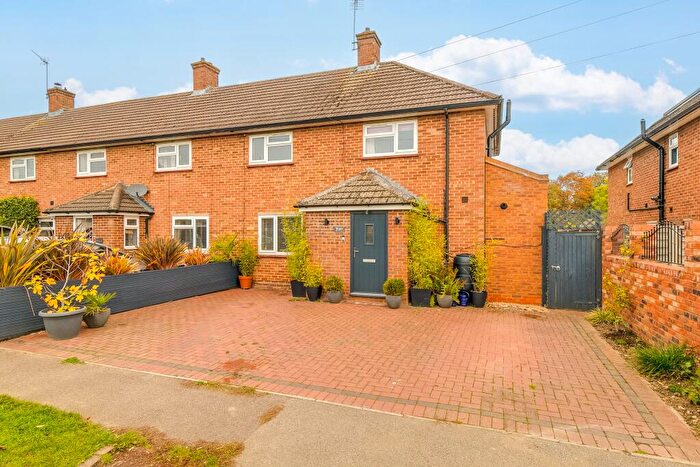 4 Bedroom Semi-Detached House For Sale In Meadow Way, Codicote, SG4
