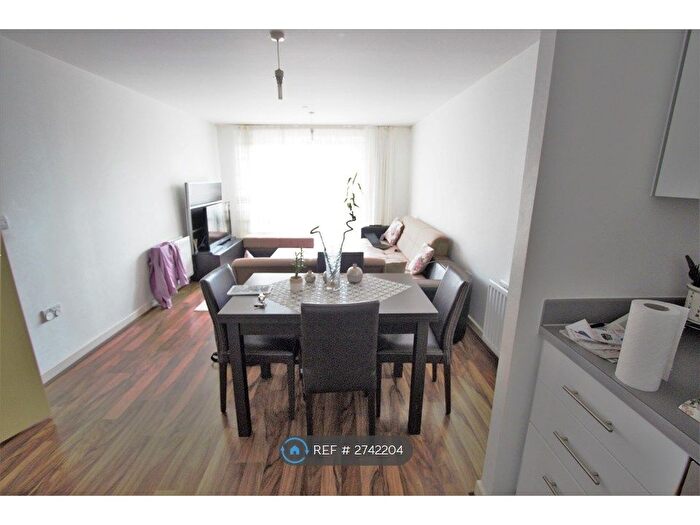 2 Bedroom Flat To Rent In Dunn Street, London, E8