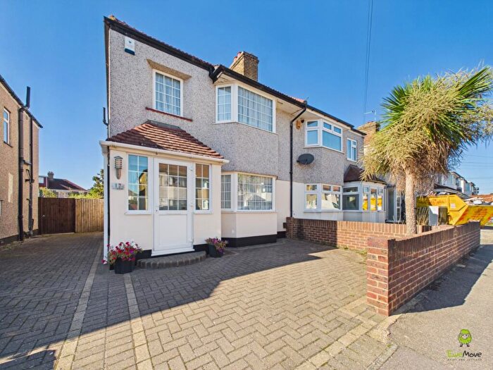 3 Bedroom Semi Detached House For Sale In Ivedon Road, Welling, Kent, DA16