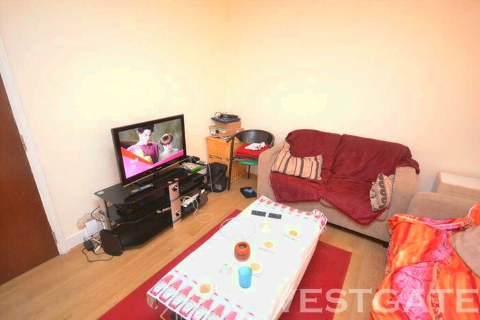 4 Bedroom Terraced House To Rent In Donnington Gardens, Reading, RG1
